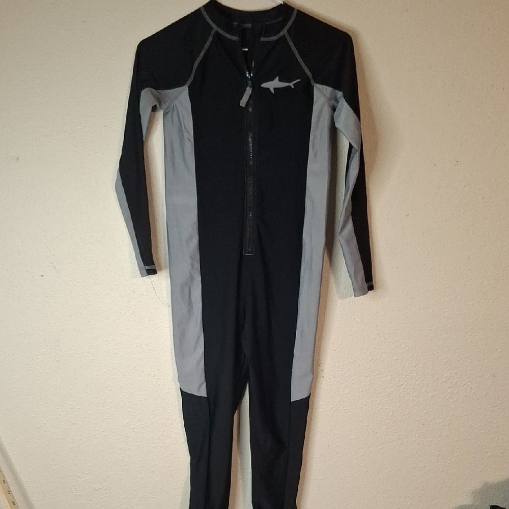 Cat & Jack Kids Black and Gray One Piece Swimsuit size medium